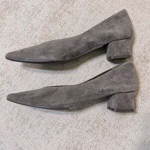 Vaneli Suede Block Heel Shoes.        New Without Tags